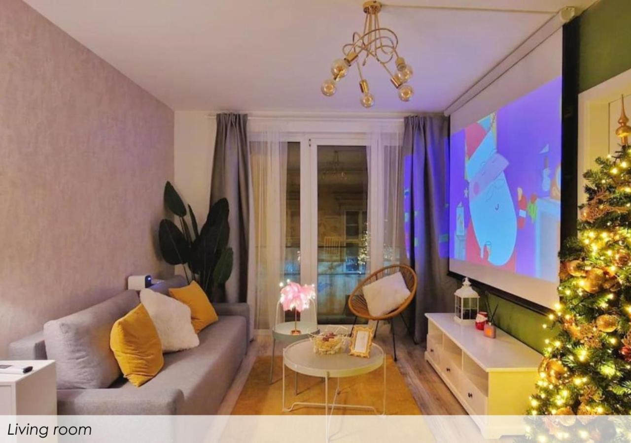 A104 - Liberty Bridge Projection Home With Free Parking Budapest Exterior photo